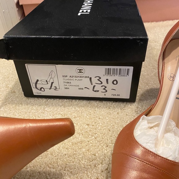 Authentic Vintage Classic Chanel Pumps - Picture 5 of 5